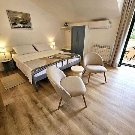 Pansion Ana Hotell Mali Lošinj Eksteriør bilde