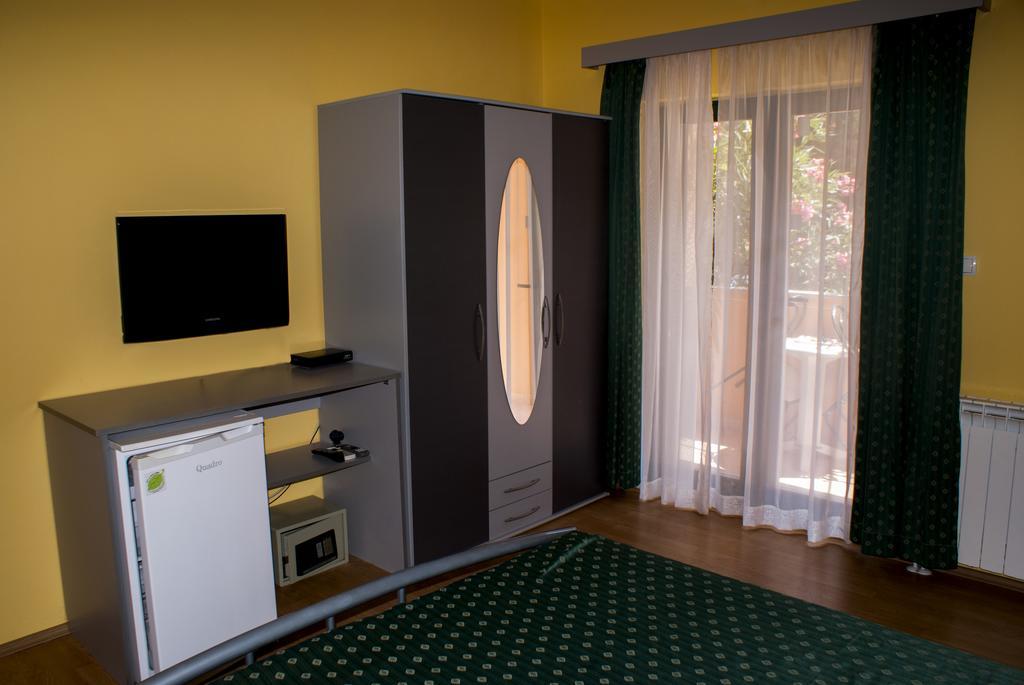Pansion Ana Hotell Mali Lošinj Eksteriør bilde