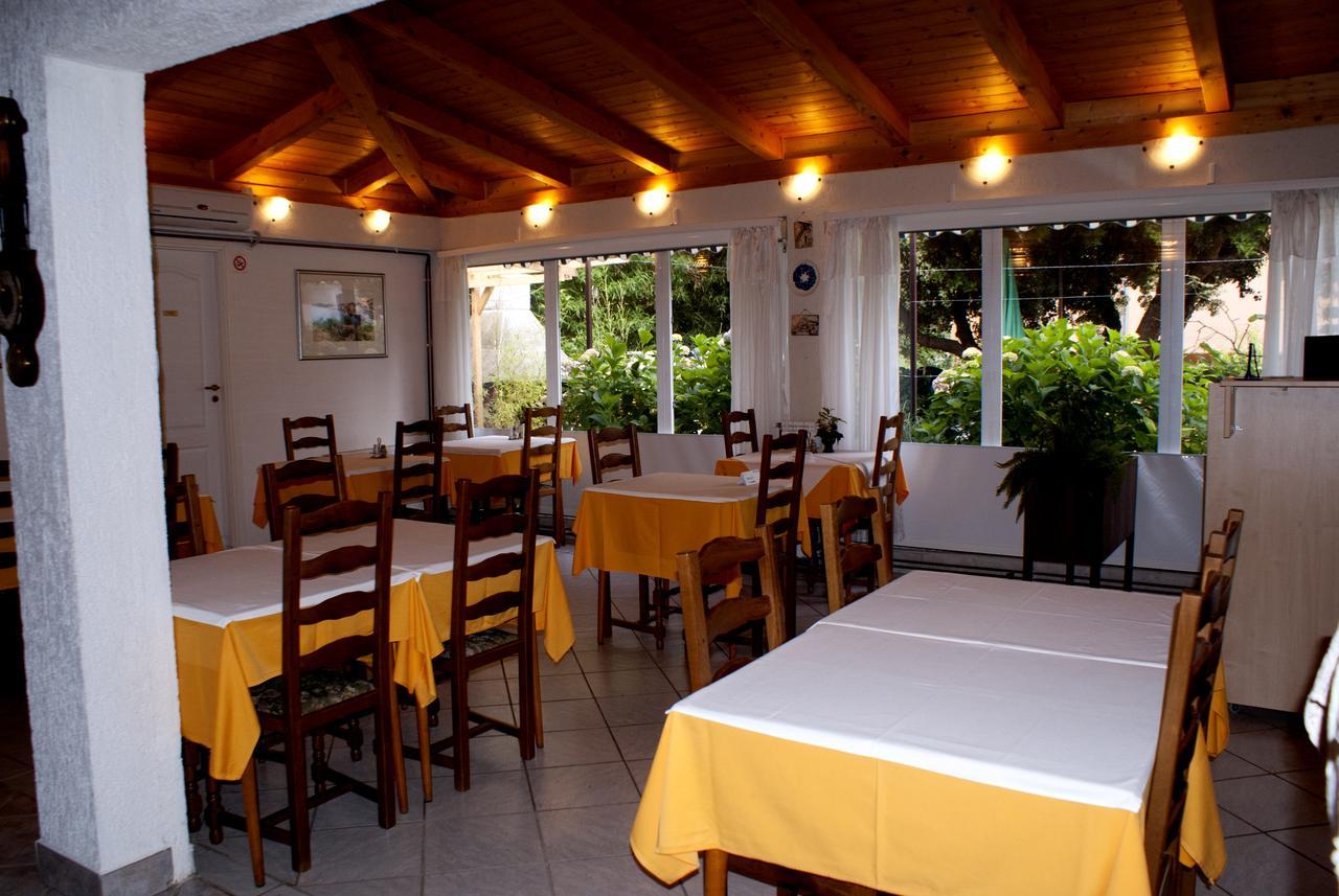 Pansion Ana Hotell Mali Lošinj Eksteriør bilde