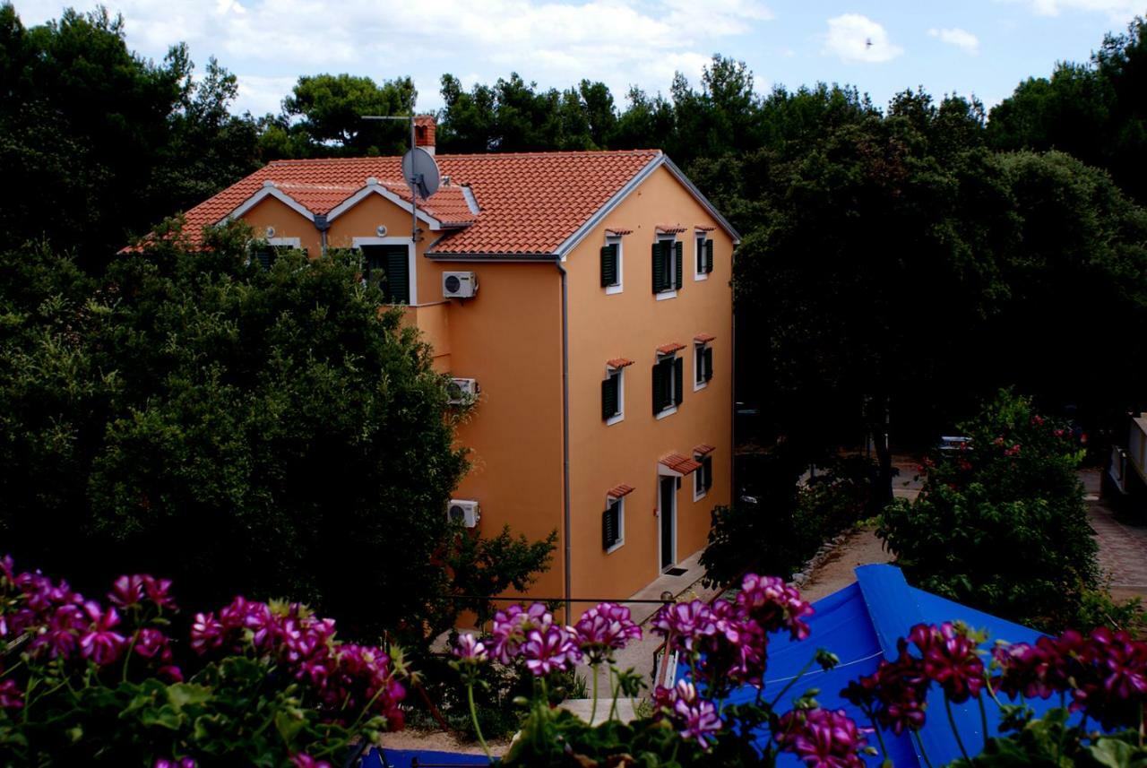Pansion Ana Hotell Mali Lošinj Eksteriør bilde